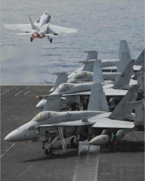 Máy bay chiến đấu F/A-18 Super Hornet huấn luyện chiến đấu trên tàu sân bay USS Nimitz Mỹ tháng 9 năm 2013