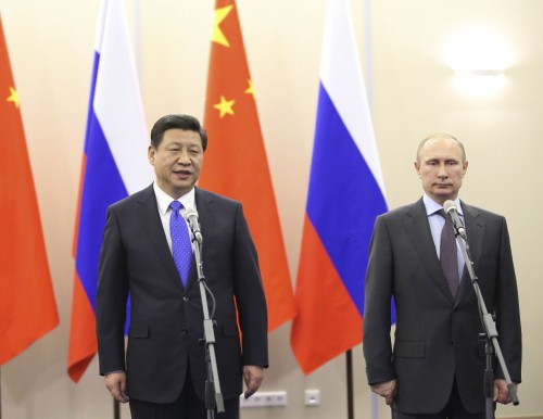 Tổng thống Nga Vladimir Putin (phải) và Chủ tịch nước Trung Quốc Tập Cận Bình tại Sochi, Nga vào ngày 6 tháng 2 năm 2014