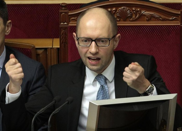 Thủ tướng tạm quyền Ukraine Ukraine Yatsenyuk: Nga là &quot;bọn cướp được vũ trang tận răng&quot;