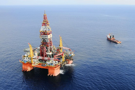 Trung Quốc cho giàn khoan dầu khí HD-981 đến vùng biển thuộc chủ quyền của Việt Nam mà không hề xin phép, hoạt động bất hợp pháp, bất chấp luật pháp quốc tế