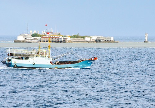 Tàu cá Trung Quốc hoạt động trái phép ở vùng biển quần đảo Trường Sa của Việt Nam
