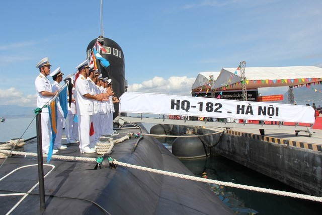Tàu ngầm HQ 182 Hà Nội tại Lễ thượng cờ quốc gia