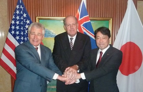 Tại Đối thoại Shangri-La 2014, Nhật Bản, Mỹ, Australia... đồng loạt lên tiếng phê phán Trung Quốc có các hành động đơn phương đe dọa hòa bình, ổn định khu vực.
