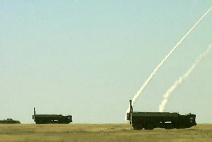 Quân đội Nga bắn tên lửa chiến thuật Iskander M