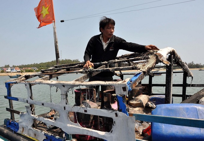 Trung Quốc chủ động cho tàu bắn cháy cabin của tàu cả QNg 96382 của Việt Nam