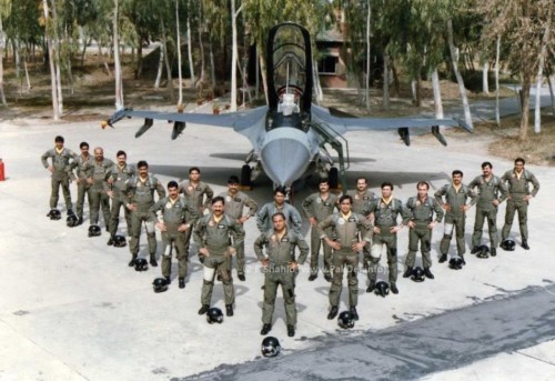 Phi công lực lượng máy bay chiến đấu F-16 của Không quân Pakistan