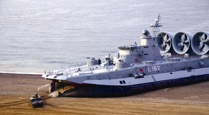 Tàu đổ bộ đệm khí hạng nặng Zubr do Ukraine chế tạo