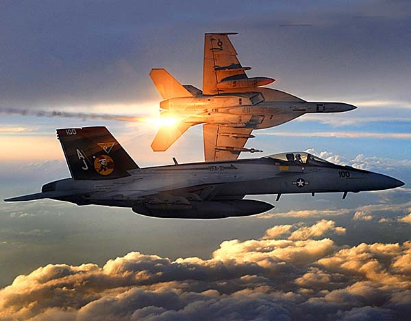 Máy bay chiến đấu F/A-18 Super Hornet Hải quân Mỹ không kích Iraq