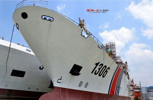 Tàu Hải cảnh-1306 Trung Quốc đang lắp ráp (nguồn mạng sina Trung Quốc)