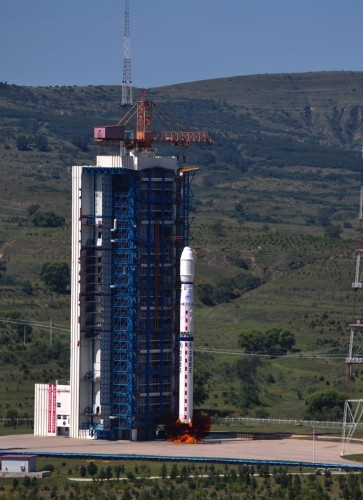 Tên lửa đẩy Trường Chinh-4B Trung Quốc (nguồn mạng sina Trung Quốc)