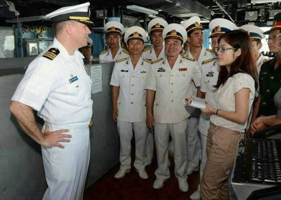 Tàu chiến Mỹ thăm Việt Nam
