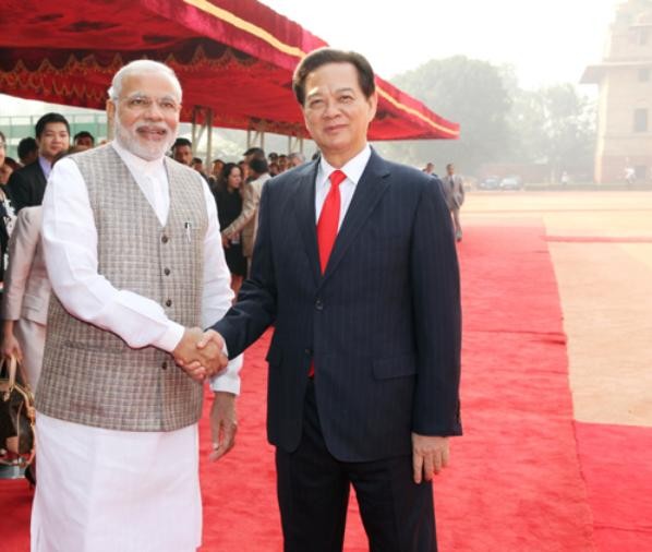 Thủ tướng Việt Nam Nguyễn Tấn Dũng và Thủ tướng Ấn Độ Narendra Modi