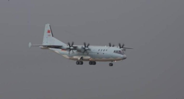 Máy bay vận tải Y-9 Trung Quốc đến Triển lãm hàng không Chu Hải 2014