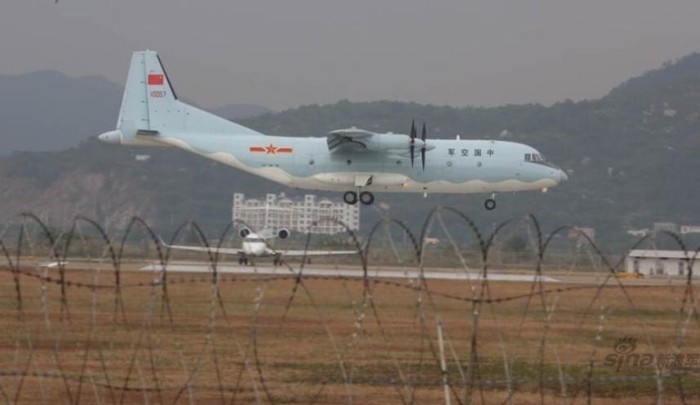 Máy bay vận tải Y-9 Trung Quốc đến Triển lãm hàng không Chu Hải 2014