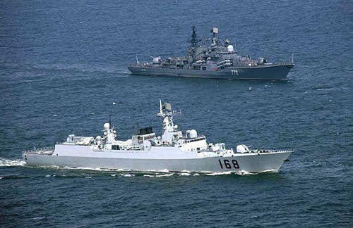 Hải quân Trung-Nga tổ chức tập trận quy mô lớn lần đầu tiên vào năm 2005 (ảnh tư liệu)
