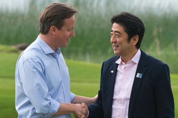 Thủ tướng Anh David Cameron và Thủ tướng Nhật Bản Shinzo Abe