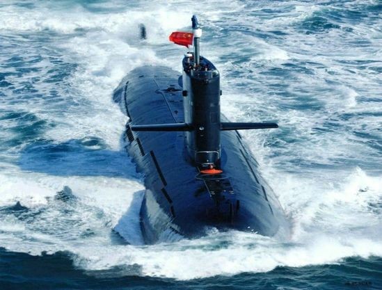 Tàu ngầm thông thường Type 039 Hải quân Trung Quốc. Trung Quốc được cho là tập trung biến đảo Hải Nam thành một căn cứ tàu ngầm lớn, trọng điểm như căn cứ ở vịnh Á Long, ở cảng Du Lâm.