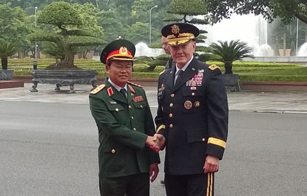 Năm 2014, Chủ tịch Hội đồng tham mưu trưởng Liên quân Mỹ Martin Dempsey đến thăm Việt Nam (ảnh tư liệu)