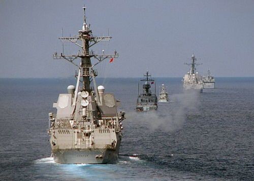 Hải quân Mỹ và tàu chiến Malaysia tập trận trên Biển Đông (ảnh tư liệu)