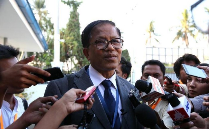 Chủ tịch Ủy ban điều phối ngừng bắn toàn quốc Myanmar U Naing Han Tha trả lời phỏng vấn báo chí