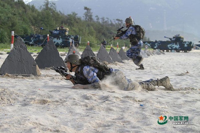 Tháng 8 năm 2014, Hạm đội Nam Hải, Hải quân Trung Quốc tổ chức tập trận đánh chiếm đảo trên Biển Đông