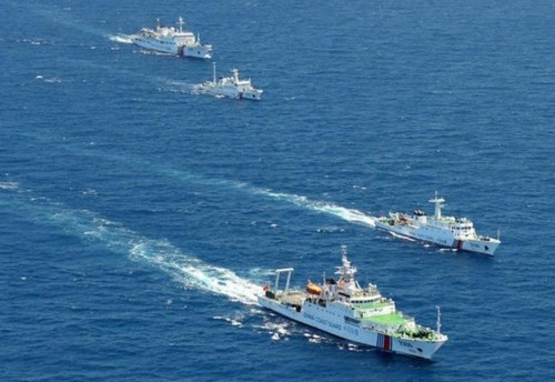 Philippines gọi Cảnh sát biển Trung Quốc là &quot;cướp có vũ trang&quot; ở Biển Đông. Trung Quốc đang tăng cường chế tạo các tàu cảnh sát biển có vũ khí hạng nặng như pháo 76 mm
