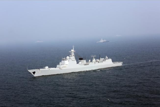 Tàu khu trục Lan Châu số hiệu 170 Type 052C, Hạm đội Nam Hải, Hải quân Trung Quốc tham gia diễn tập với Hải quân Malaysia ở eo biển Malacca (nguồn mạng sina Trung Quốc)