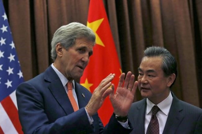 Ngoại trưởng Mỹ John Kerry và người đồng cấp Trung Quốc (ảnh tư liệu minh họa)