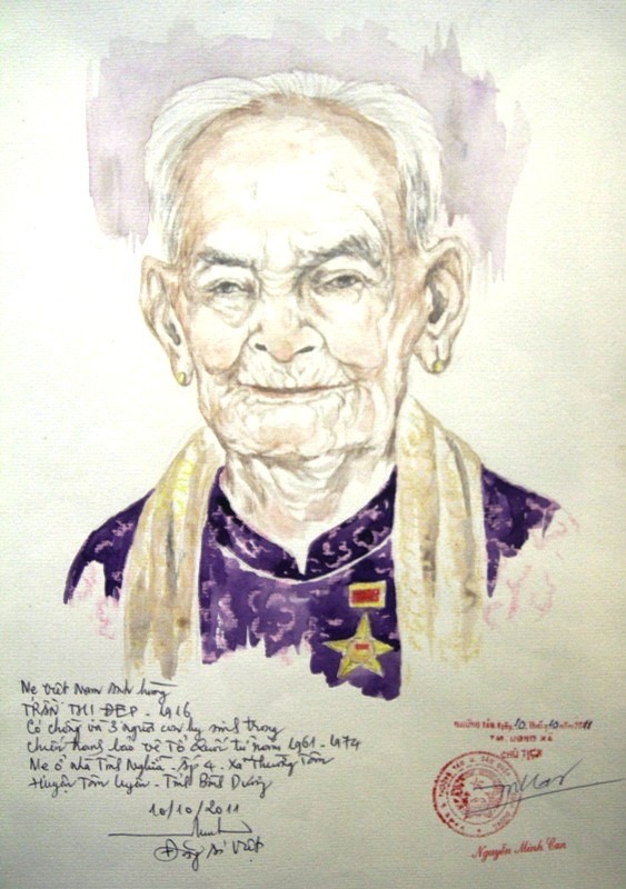 Mẹ Trần Thị Đẹp, sinh năm 1916 có chồng và 3 người con hy sinh từ năm 1961-1974. Mẹ ở Ấp 4, xã Thương Tân, huyện Tân Uyên, tỉnh Bình Dương.
