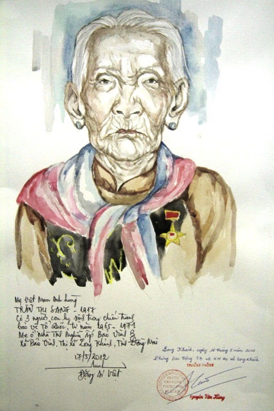 Chân dung Mẹ Trần Thị Sang, sinh năm 1917, có 3 người con hy sinh từ năm 1965-1971. Mẹ ở Ấp Bảo Vinh B, xã Bảo Vinh, TX Long Khánh, tỉnh Đồng Nai.