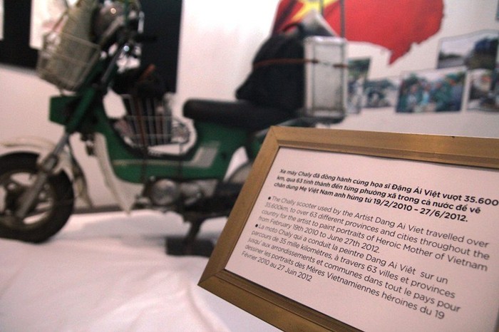 Chiếc xe máy Chaly đã đồng hành cùng hõa sỹ Đặng Ái Việt vượt hơn 35.000km qua 63 tỉnh thành để vẽ chân dung Mẹ Việt Nam anh hùng từ ngày 19/2/2010-27/6/2012.