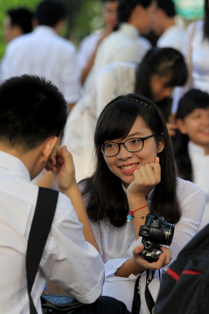 Xinh tươi và duyên dáng trước bạn. Chùm ảnh: Giới trẻ Hà Thành chào Quốc khánh bằng đàn ghita >>Nữ sinh đẹp rạng ngời ngày khai trường Rơi nước mắt, học sinh quỳ đất trong lễ khai giảng Phát sốt vì cô giáo 9X xinh đẹp của trường Chuyên Hà Nội - Amsterdam