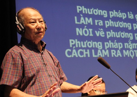 Theo nhà giáo Phạm Toàn: Khi đã nói Tiểu học là bậc của phương pháp học, ta phải định nghĩa được quy trình phương pháp đó vào tai trẻ em là gì? Ảnh Xuân Trung