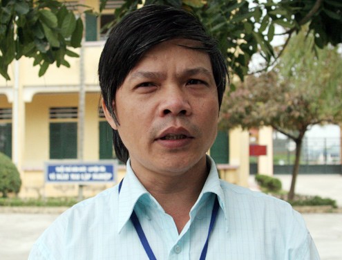 Thầy Đỗ Việt Khoa được biết đến là người chống tiêu cực trong giáo dục mạnh nhất, đồng thời trong quá trình dạy học thầy nêu nhiều kiến nghị góp phần đổi mới giáo dục đào tạo.