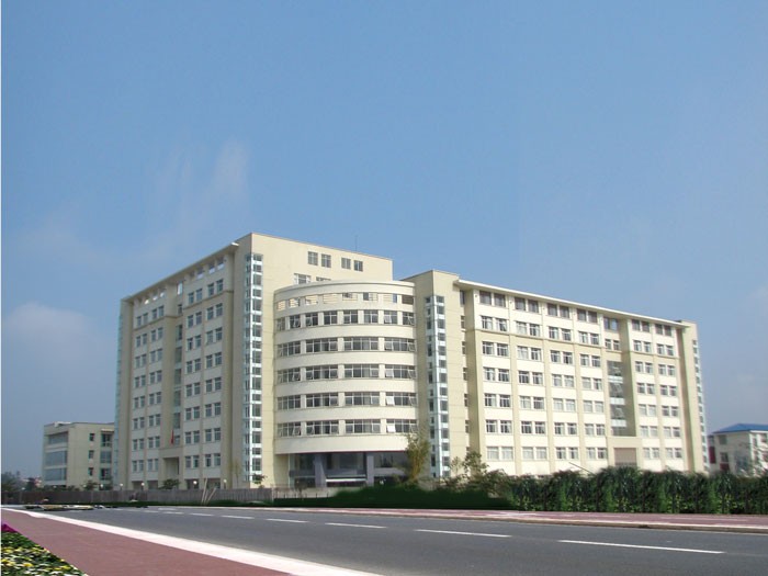 Trường Đại học Thăng Long, ngôi trường ngoài công lập đầu tiên của cả nước.