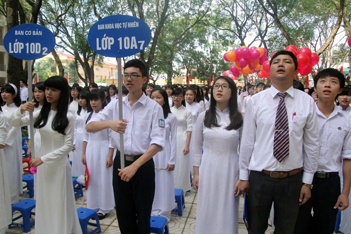 Trang nghiêm trong giây phút chào cờ.