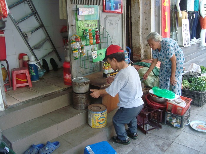 Ông Phú trong cuộc sống thường ngày. Ảnh Huyền Chi