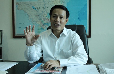 Phó giám đốc Nguyễn Hữu Đức trao đổi với phóng viên. Ảnh Xuân Trung