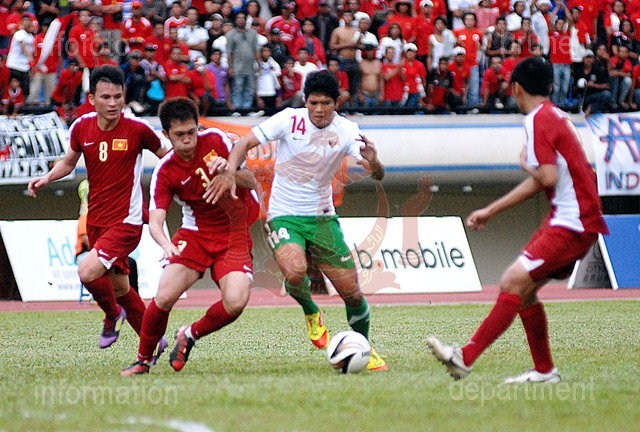 Trong khi đội tuyển Việt Nam chỉ tham dự giải đấu này với đội hình U.19 đúng nghĩa. Vì vậy, không có gì khó hiểu khi U.19 Việt Nam bị đối phương dồn ép trong suốt cả hiệp 1.