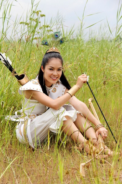 Nữ diễn viên chia sẻ, cô phải dành nhiều ngày miệt mài tập bắn cung đến sưng phồng cả tay để tự tin thể hiện hình ảnh công chúa Quỳnh Nga.