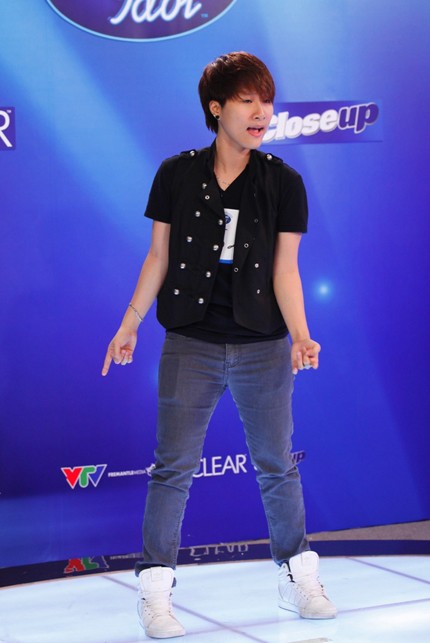 Vietnam Idol là sân chơi mà Phan Nguyễn Linh Chi đã muốn thử sức từ rất lâu nhưng bây giờ mới có cơ hội. Cô sinh viên 21 tuổi của trường Khoa học xã hội và nhân văn cho biết cô rất tự tin khi mặc những gì mình thích, làm những gì mình thích và hát những gì mình thích.