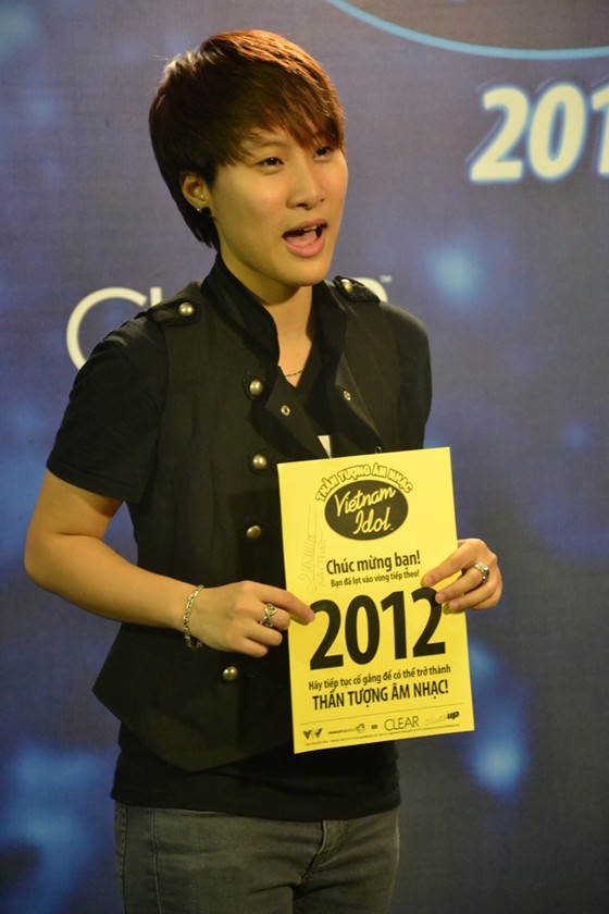 Mặc dù nhạc sỹ Quốc Trung không đánh giá cao giọng hát của Linh Chi nhưng sự chấp thuận từ hai vị giám khảo còn lại đã giúp cựu thành viên nhóm X5 giành vé vàng vào vòng nhà hát.