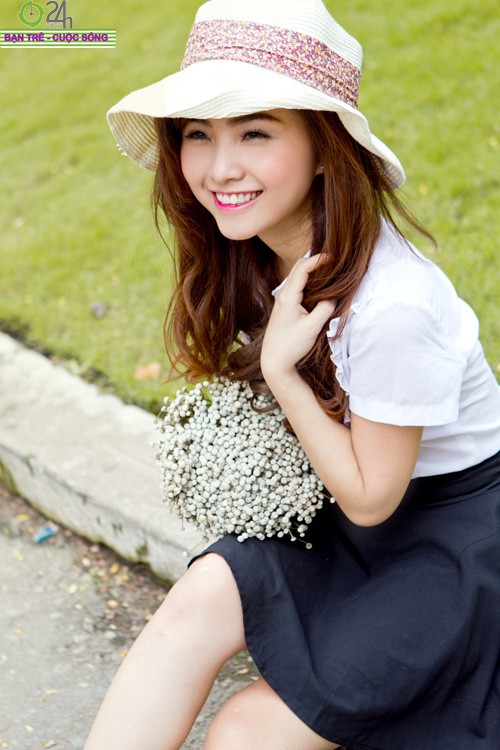 Nana tên thật là Nguyễn Ngọc Anh. Cô gái Sài Gòn xinh đẹp này từng tốt nghiệp khoa Sinh học, trường Đại học Văn Lang thành phố Hồ Chí Minh.
