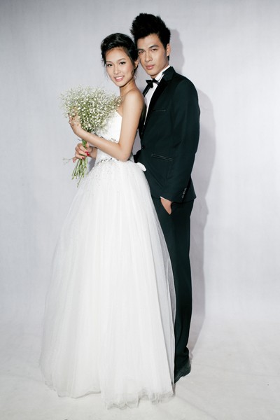 Vương Thu Phương mặc áo cưới, chụp ảnh thời trang cùng mẫu nam Mai Quốc Toàn.