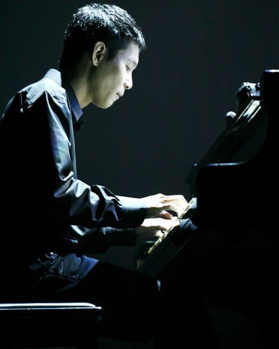 Nhạc sĩ Hoài Sa đang đảm nhận vai trò Giám đốc âm nhạc của The Voice, thay Phương Uyên.