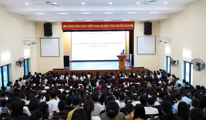 Sinh viên Trường Đại học Thủ đô Hà Nội trong tuần sinh hoạt công dân. (Ảnh: website nhà trường)
