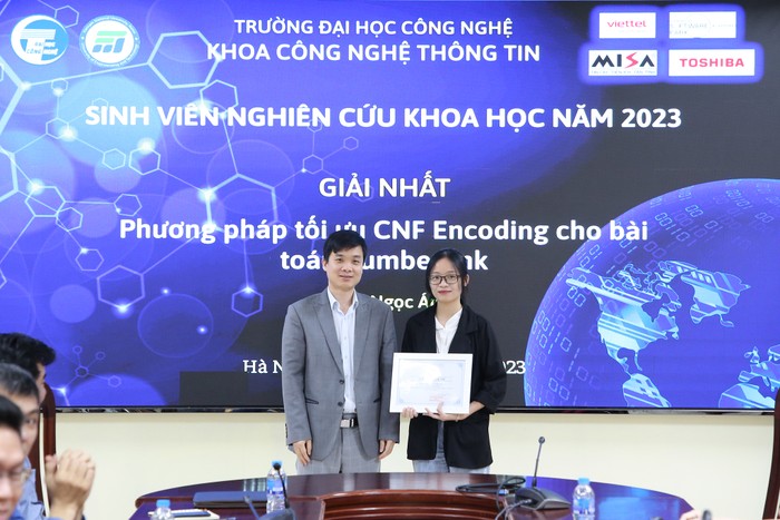 Phó Giáo sư, Tiến sĩ Lê Sỹ Vinh, Chủ nhiệm Khoa Công nghệ thông tin, Trường Đại học Công nghệ - Đại học Quốc gia Hà Nội. (Ảnh: NVCC)