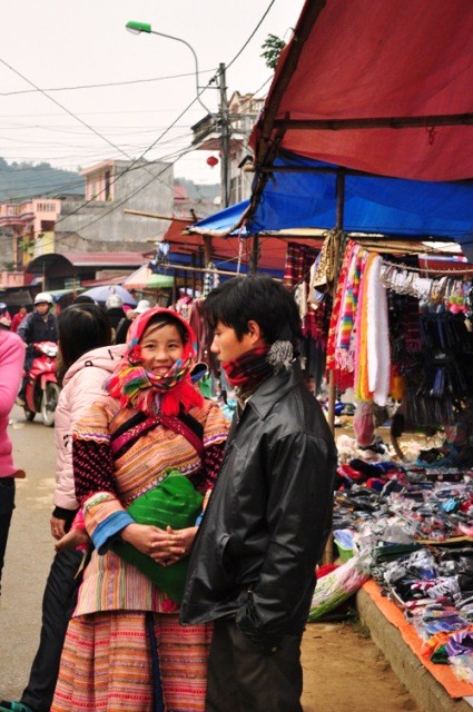 Nằm cách thành phố Lào Cai 60km về hướng Đông Bắc, Chợ phiên Bắc Hà từ lâu đã được biết đến như là một trong những phiên chợ đặc sắc nhất, với đầy đủ những nét văn hóa và màu sắc cuộc sống của đồng bào dân tộc Mông vùng Tây Bắc