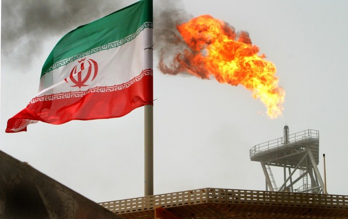 Xuất khẩu dầu mỏ của Iran đang chịu ảnh hưởng nặng nề bởi các lệnh cấm vận của phương Tây