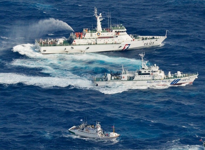 Màn “hải chiến vòi rồng” giữa Cảnh sát biển Nhật Bản và Cảnh sát biển Đài Loan ngày 25/9.